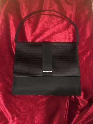 Bolso de raso negro con brillantes