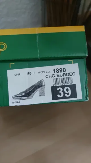Zapatos tacón de piel Pitillos Nuevos Talla 39