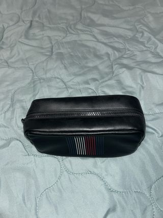 Bolso neceser Tommy Hilfiger negro