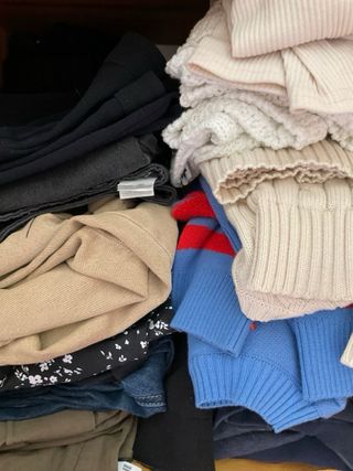 Saco surpresa com várias peças de roupa