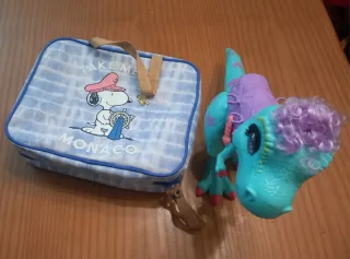 Muñecas Cave Club y dinosaurio