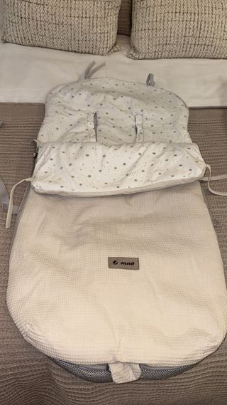 Saco silla paseo Jané gris claro y blanco,