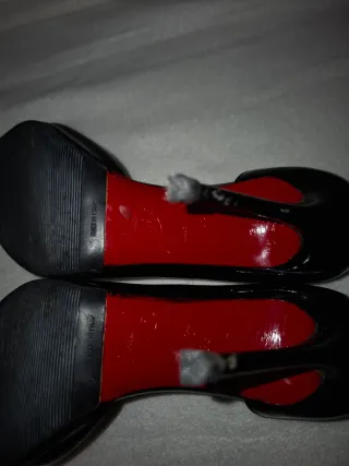 Tacones Christian Louboutin Iriza Negros