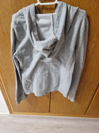 Sudadera GAP gris con logo rosa mujer