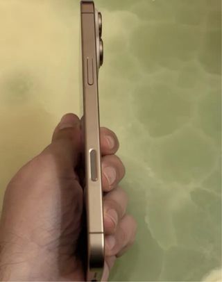iPhone 16 Pro Dorado