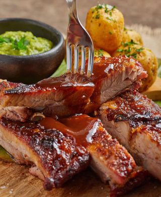 PICADAS DE CERDO AL BARRIL