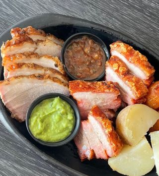 PICADAS DE CERDO AL BARRIL