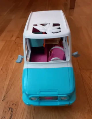 Coche y Parque de perritos Barbie + 4 Barbies