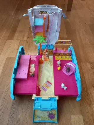 Coche y Parque de perritos Barbie + 4 Barbies