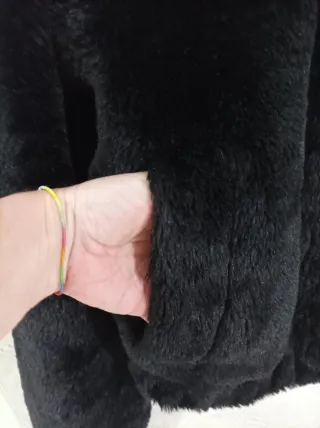 Chaqueta negra de pelo corta