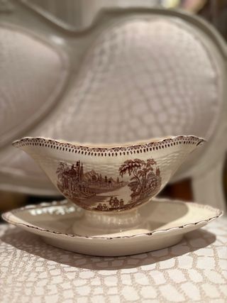 Bandejas, sopera y salsera