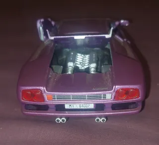 Lote 2 coches escala 1/24 Giloy