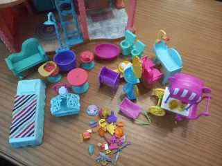Casa de muñecas Enchantimals con accesorios