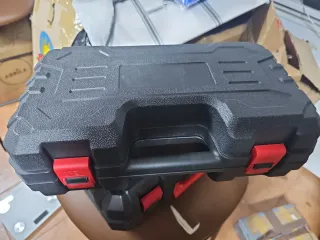 Mini sierra eléctrica con baterías