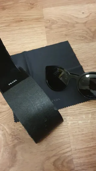 Gafas de sol Prada originales con funda