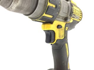 taladro a bateria dewalt dcd796