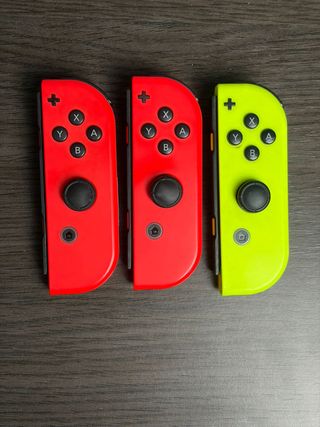 Joy-Con Nintendo Switch Originales (2 Rojos, 1 Ama