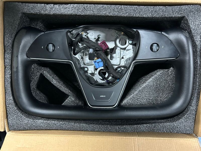 Volante Joke Tesla Model Y 2023 y pantalla Hansson - foto 1