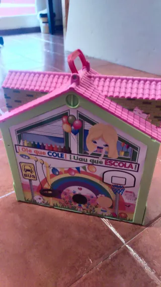 Casa colegio Barriguitas Famosa i/muñeca. Plegable