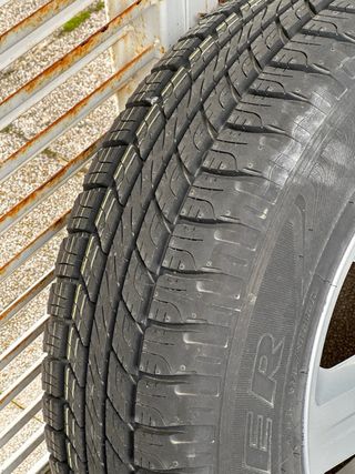 Llanta Land Rover con Neumático