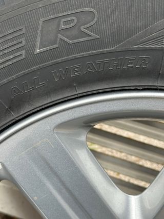 Llanta Land Rover con Neumático