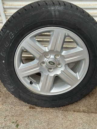 Llanta Land Rover con Neumático