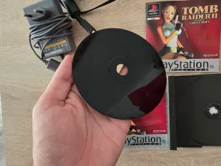Playstation PSone con Tomb Raider II