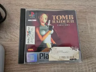 Playstation PSone con Tomb Raider II