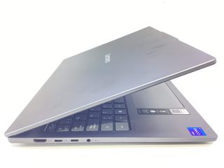 pc portatil lenovo 83hs