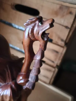 Figura de madera tallada