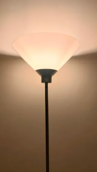 Lámpara de pie moderna