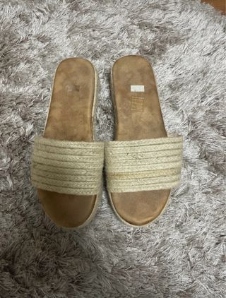 Sandalias planas de esparto