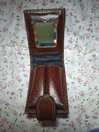 Cartera pintalabios cuero original.