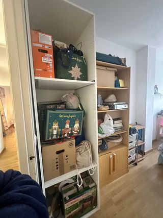 Estantería y mueble de madera