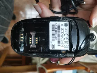 Telefono cellulare vintage LG 3380 senza GPS. Funzionante