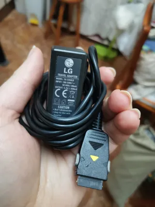 Telefono cellulare vintage LG 3380 senza GPS. Funzionante