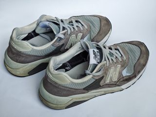 ZAPATILLAS NB 580 COLOR GRIS NUMERO 43