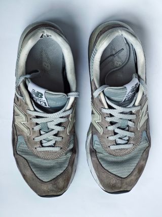ZAPATILLAS NB 580 COLOR GRIS NUMERO 43