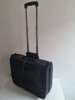 Maleta porta trajes "Delsey Paris" negra y roja