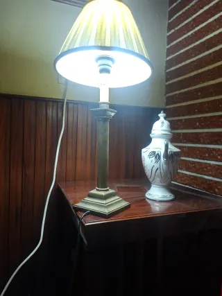 Lámpara de mesa clásica metal y tela