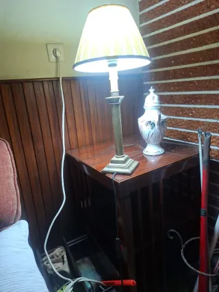 Lámpara de mesa clásica metal y tela