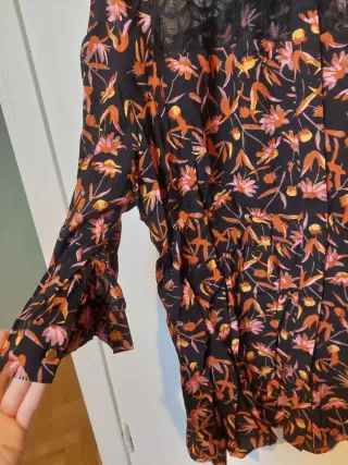 Blusa floral M/38/10 encaje negro