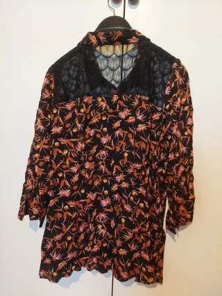 Blusa floral M/38/10 encaje negro