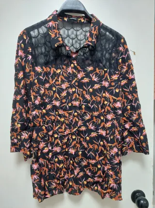 Blusa floral M/38/10 encaje negro