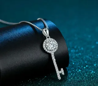 Collar Plata y Moissanita Llave