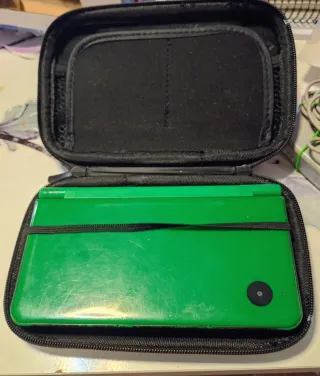 Nintendo DS XL verde Cargador + 3 Juegos