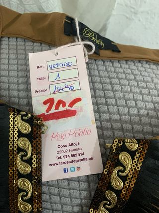 Vestido marrón con detalles dorados