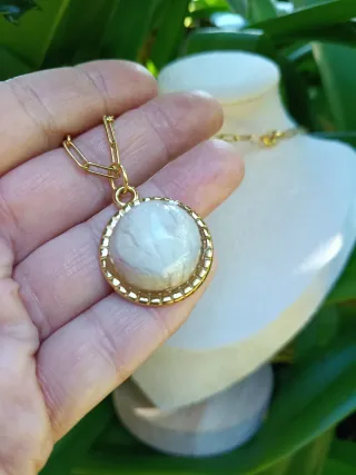 Collar Pétalo Orquídea natural resina