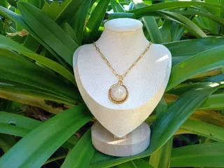 Collar Pétalo Orquídea natural resina