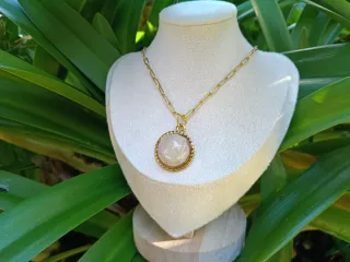 Collar Pétalo Orquídea natural resina